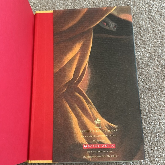 Harry Potter and the Deathly Hallows Book - Picture 5 of 6